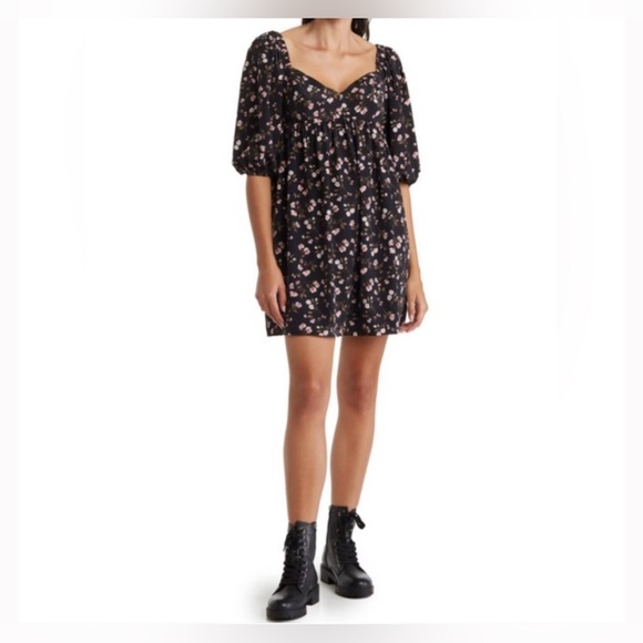 Wayf Dresses & Skirts - WAYF Floral Puff Sleeve Mini Dress – Size M